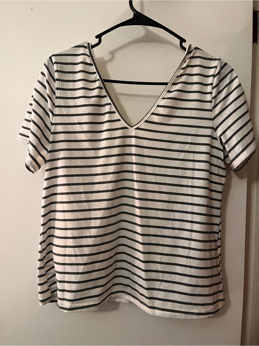 SHEIN White V-Neck Short Sleeve Striped Tee